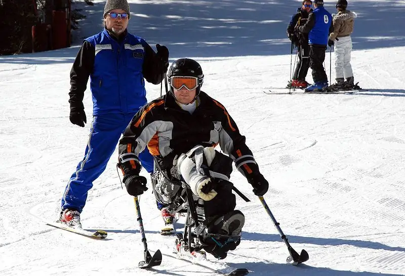 Rozdíl mezi Paraplegia Quadriplegia a Hemiplegia